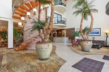 Best Western Plus Swiss Chalet Hotel & Suites