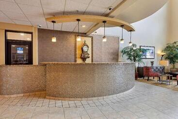 Best Western Plus Swiss Chalet Hotel & Suites