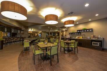 هتل Best Western Premier Bryan College Station
