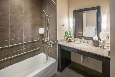 هتل Best Western Premier Bryan College Station