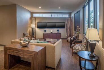 هتل Best Western Premier Bryan College Station