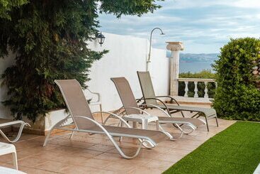 هتل Mistral Apartments Aegina