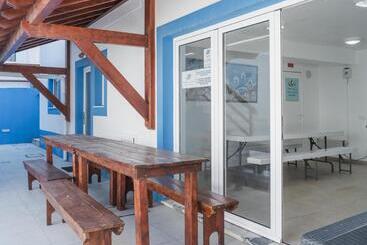 هتل Peniche Surfcamp Hostel