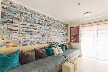 هتل Peniche Surfcamp Hostel