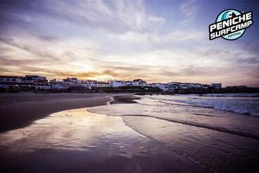 هتل Peniche Surfcamp Hostel