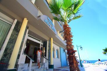 هتل Mantas Seaside Boutique