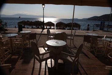 هتل Mantas Seaside Boutique