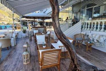 هتل Mantas Seaside Boutique