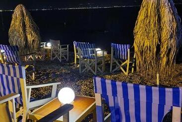 هتل Mantas Seaside Boutique