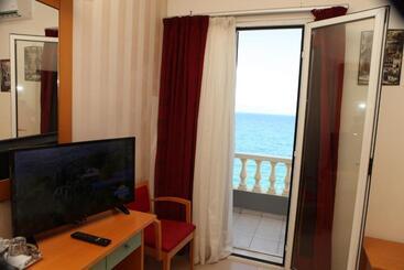 هتل Mantas Seaside Boutique
