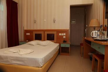 هتل Mantas Seaside Boutique