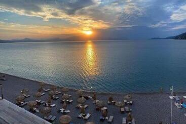 هتل Mantas Seaside Boutique