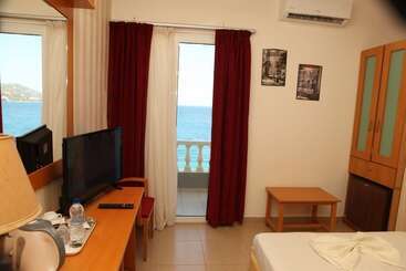 هتل Mantas Seaside Boutique