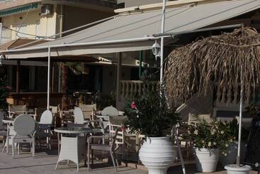 هتل Mantas Seaside Boutique