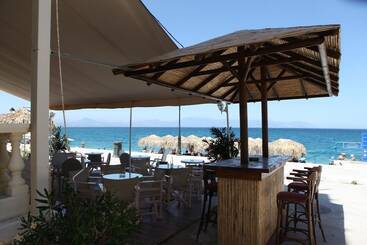 هتل Mantas Seaside Boutique