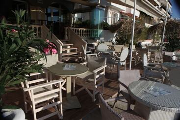 هتل Mantas Seaside Boutique