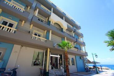 هتل Mantas Seaside Boutique