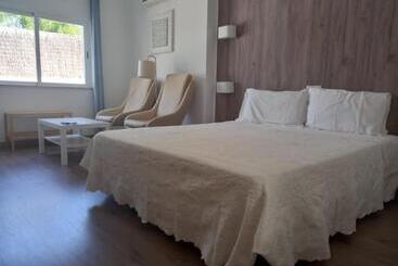هتل Villa Welwitshia
