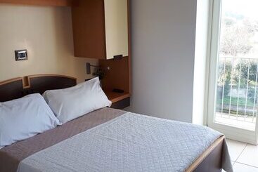 Seven Hostel & Rooms