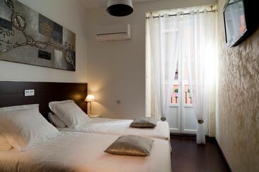Thc Latina Hostel