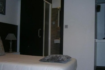 Thc Latina Hostel
