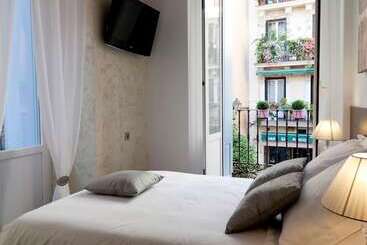 Thc Latina Hostel