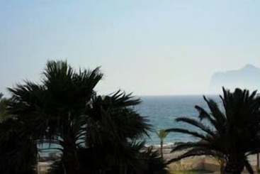 مسافرخانه Safestay Calpe Seafront