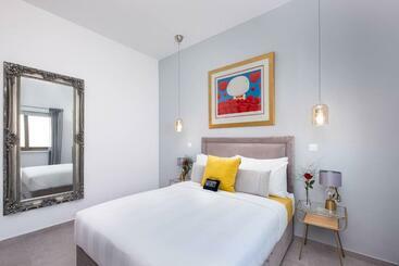 تختخواب و صبحانه Rooms At Villa Amour Cyprus