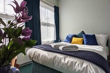 هاستل The Stirling Arms Pub & Rooms