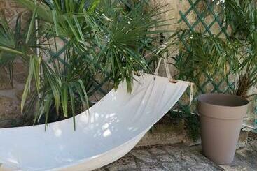 تختخواب و صبحانه La Dolce Vita Justine