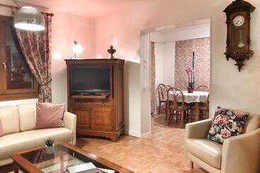 住宿加早餐  Lindo Lugar   Just A 7 Minute Walk From The Airport