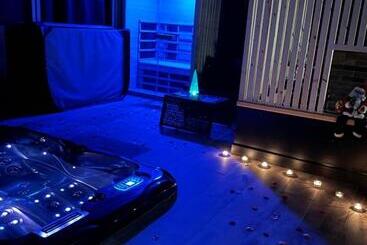 هتل La Suite Grenoble Spa Jacuzzi Et Sauna Privatif