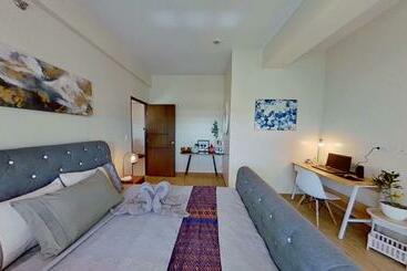 2 Br Corner Executive Suite At Lafayette Park Square Megaworld Blvd Unit 5h