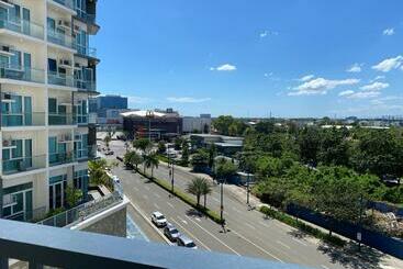2 Br Corner Executive Suite At Lafayette Park Square Megaworld Blvd Unit 5h