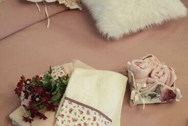 تختخواب و صبحانه Bb Lady