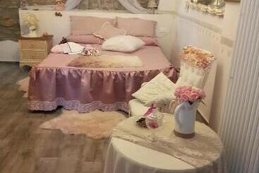 تختخواب و صبحانه Bb Lady