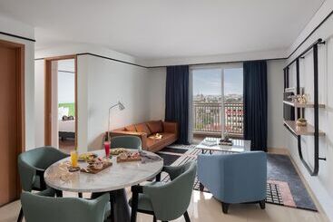 The Reiz Suites, Artotel Curated