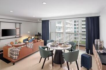 The Reiz Suites, Artotel Curated