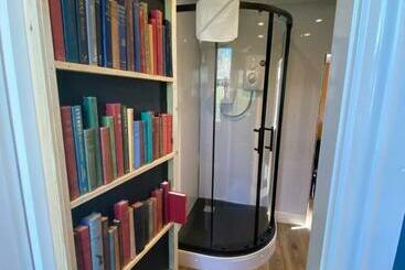 هاستل The Library Style Room