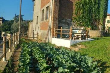 تختخواب و صبحانه Il Cortile Di Greta