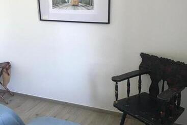 ベッドアンドブレックファースト L Ostalada