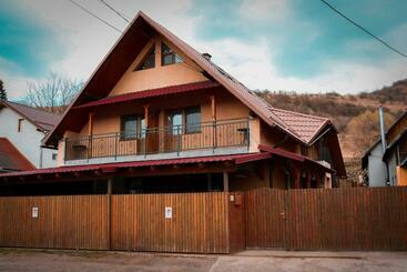 پانسیون Casa Emy