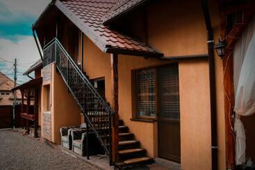 پانسیون Casa Emy