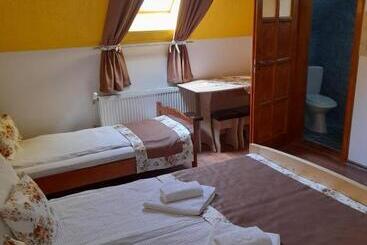 پانسیون Casa Emy