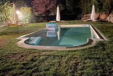 تختخواب و صبحانه Casale I Tigli