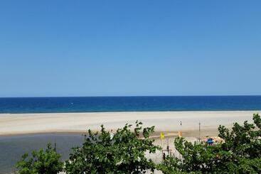 تختخواب و صبحانه Cristina Beachfront Cottages