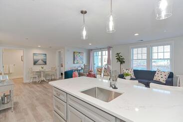 Harbourtown Suites On Plymouth Harbor