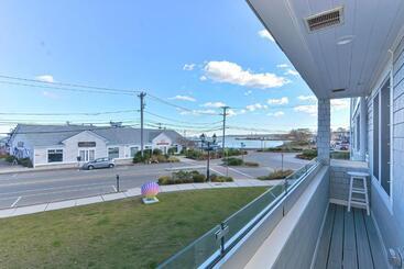 Harbourtown Suites On Plymouth Harbor