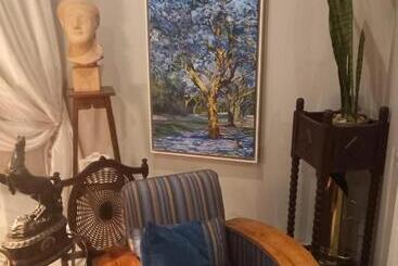 پانسیون Michaelangelo Guest House