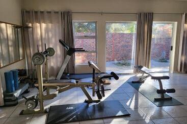 پانسیون Nikita S Self Catering Haven 2